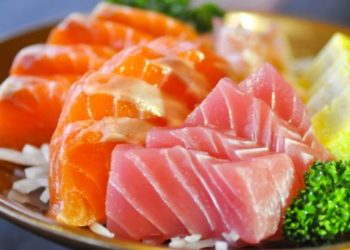 Comió un platillo japonés contaminado y ahora tiene gusanos en todo su cuerpo