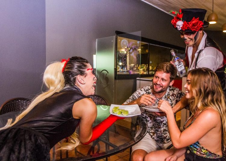 Una mujer sufrió un ataque al corazón en el erótico festival «swinger» más grande de Europa