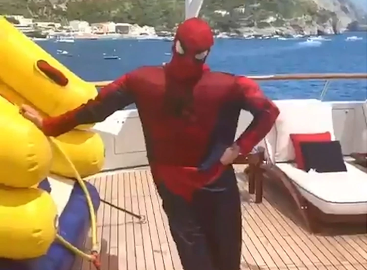 (VIDEO) Thalía se transformó en «Spiderman»