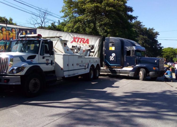 Decomisan cabezal que originó congestionamiento en carretera al Puerto de La Libertad