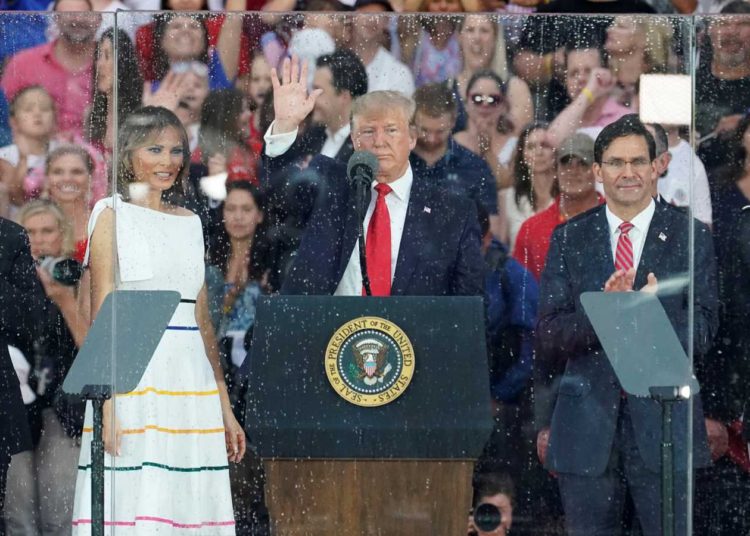 Donald Trump alabó la «toma de aeropuertos» en 1775 en el discurso del día de la independencia