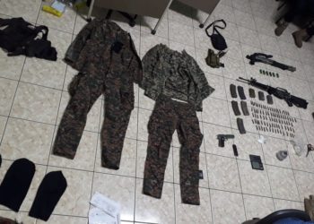 Capturan a soldado sicario, asalta bancos y le incautan fúsil M-16, uniformes militares y droga
