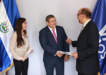 Pastor evangélico se afilia al partido VAMOS para elecciones del 2021