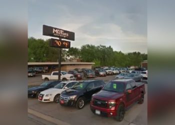 Vendedor de autos ofrece perdonar deuda a una mujer a cambio de sexo oral