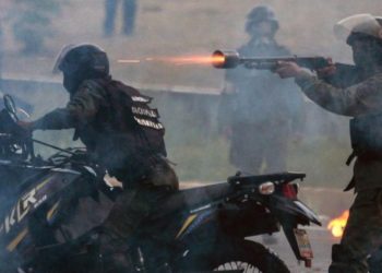 Manifestante pierde los ojos por disparo de la policía durante protesta contra Maduro