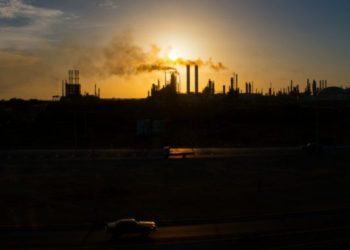 Una falla eléctrica deja sin energía a las dos refinerías más grandes de Venezuela