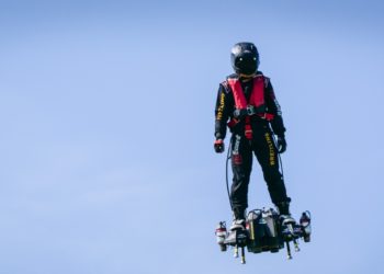 (VIDEO) Francia se anticipa al futuro y presenta el soldado volador