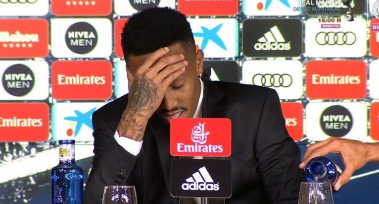 (VIDEO) Éder Militão del Real Madrid se descompensó ante la prensa y suspendió su presentación