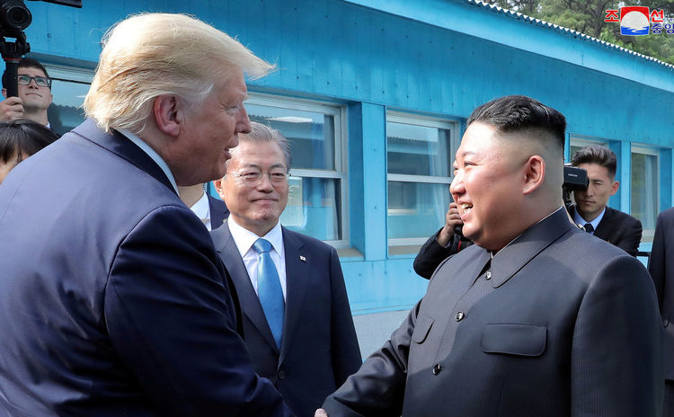 Trump afirma que recibió disculpas del presidente de Kim Jong-un por probar misiles de corto alcance