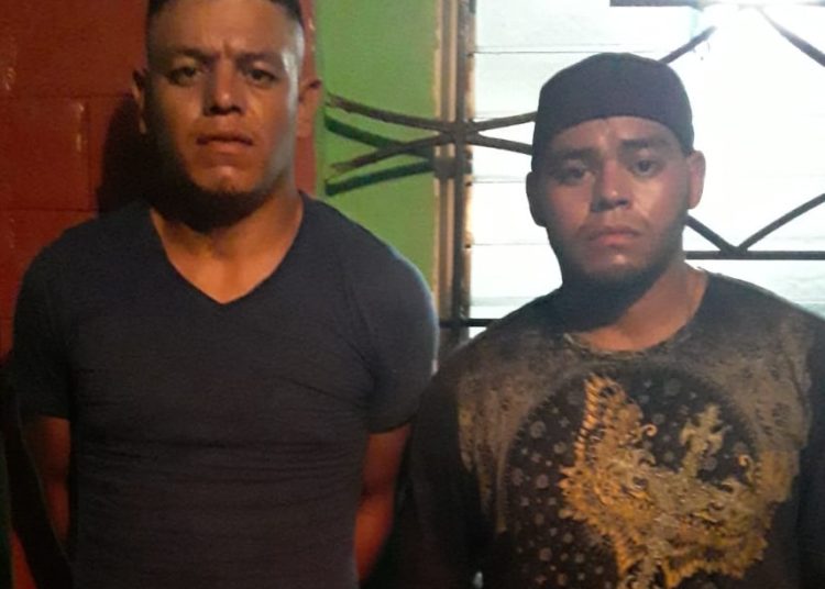 Capturan a dos sujetos que presuntamente huían luego de asesinar a un agente de la PNC