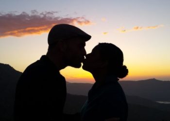 (VIDEO) Pareja de enamorados muere tras caer de un puente en Perú