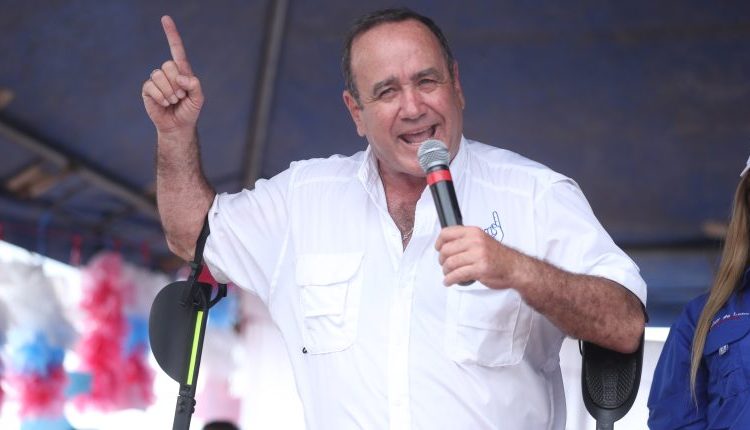 Alejandro Giammattei gana elecciones presidenciales de Guatemala
