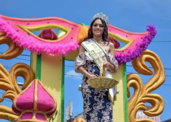 (FOTOS): Desfile del Correo oficializa inicio de fiestas agostinas