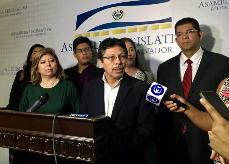 Reos no condenados podrían votar por alcaldes y diputados en 2021