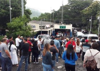 Reportan aglomeración de turistas en la frontera Las Chinamas