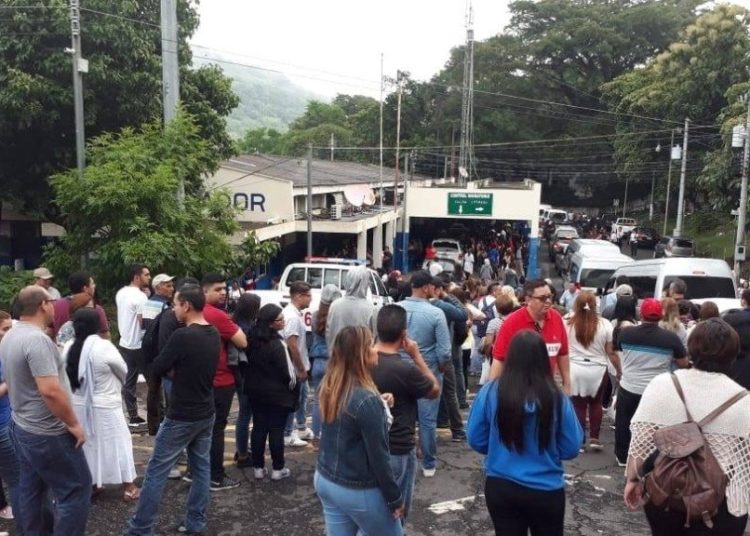 Reportan aglomeración de turistas en la frontera Las Chinamas