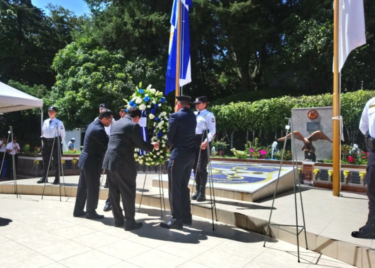 Rinden homenaje póstumo a policías fallecidos en cumplimiento del deber