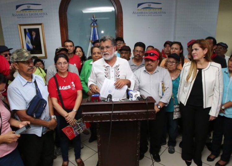 Fracción del FMLN pide comparecencia de ministro Durán para que responda por situación de veteranos de guerra