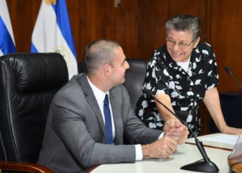 Alcalde Muyshondt se reúne con ministra Chichilco para promover oportunidades a jóvenes