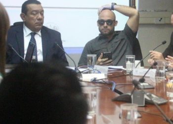 Critican a diputado Ricardo Velázquez Parker por usar lentes oscuros en Asamblea Legislativa