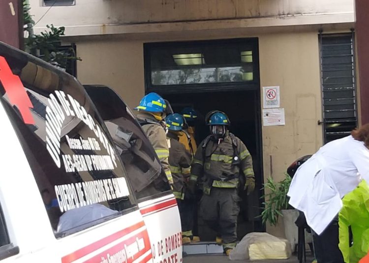 Evacuan a empleados de laboratorio Max Bloch por derrame de ácido sulfúrico