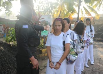 Trasladan a 130 pandilleras del penal de Quezaltepeque, a cárcel de mujeres