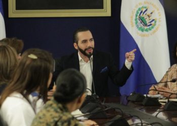 Gobierno abre proceso para contratar 1,000 profesionales de la salud