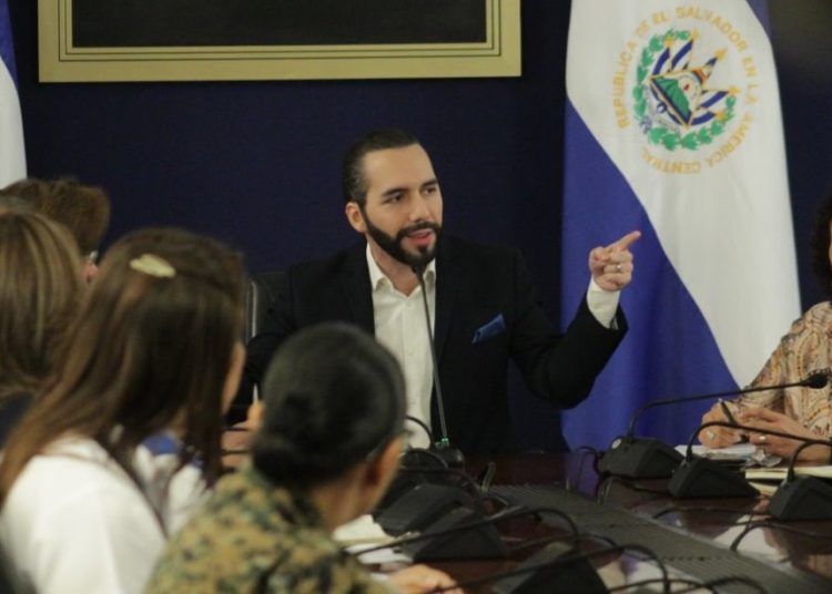 Gobierno abre proceso para contratar 1,000 profesionales de la salud