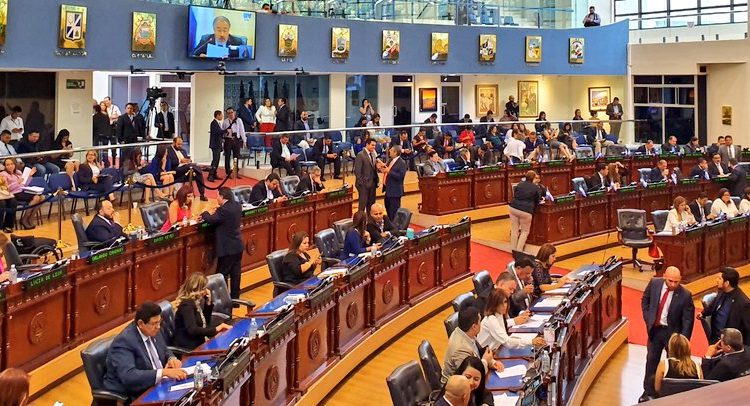 Sistema financiero podrá realizar cobros en fines de semana, aprobó ARENA, PDC y PCN