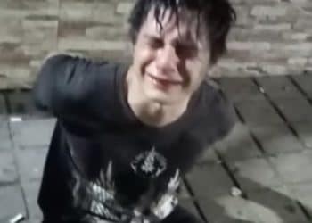 Delincuente apuñala a mujer y llora al ser capturado por agentes del CAM en Santa Tecla