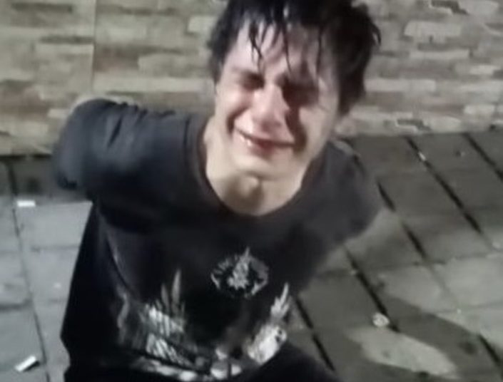 Delincuente apuñala a mujer y llora al ser capturado por agentes del CAM en Santa Tecla