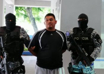 (VIDEO) Con voz entrecortada, hombre pide perdón por golpear a gestor del VMT