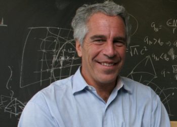 Jeffrey Epstein, acusado de abuso sexual, quería «sembrar la raza humana» con su ADN embarazando a 20 mujeres