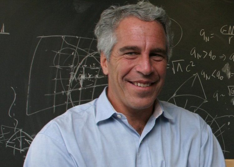 Jeffrey Epstein, acusado de abuso sexual, quería «sembrar la raza humana» con su ADN embarazando a 20 mujeres