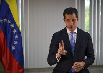 Juan Guaidó asegura que Nicolás Maduro planea disolver el parlamento
