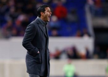 (VIDEO) Equipo de la MLS despide a su director técnico por gritarle pu… a un árbitro