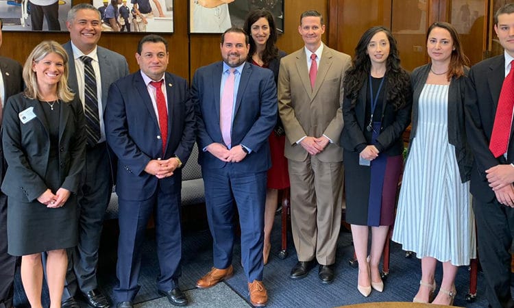 Ministro de Trabajo busca facilitar empleos legales en EE.UU.