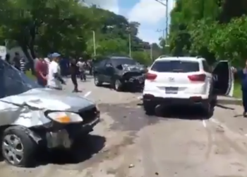 (VIDEO) Tres lesionados deja accidente de tránsito en la autopista a Comalapa