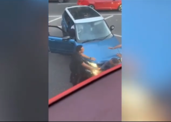 (VIDEO) Una mujer quedó atrapada entre dos autos durante una discusión de tránsito frente en Londres