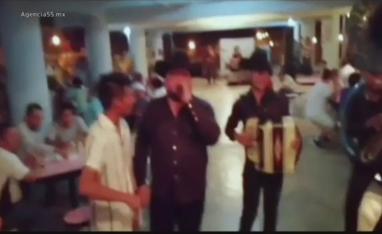 (VIDEO) Con cerveza y música en vivo, reos tienen fiesta en un penal de México