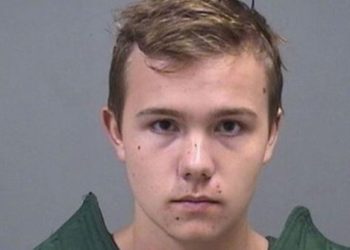 Arrestan a un joven que tenía un arsenal en casa y había expresado su apoyo a los tiroteos masivos en EE.UU.