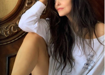 (VIDEO) Con blusa transparente, Ana Barbara ‘desata’ pasiones en concierto