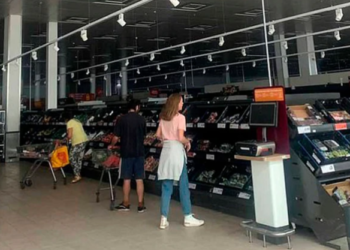 El Reino Unido sufre un apagón que armó caos en aeropuertos, calles y trenes