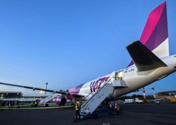 Pasajero borracho intenta entrar a cabina de pilotos y provoca aterrizaje de emergencia