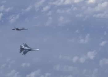 (VIDEO) Tenso encuentro de dos aviones rusos y un caza español F-18 sobre el Báltico