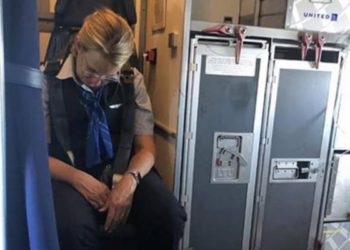 Azafata llega a trabajar ebria, es detenida y luego despedida de la aerolínea