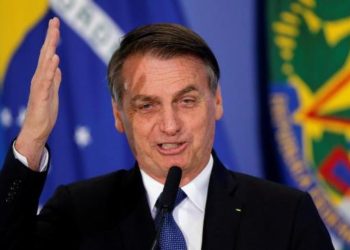 «Hay que ir al baño un día sí y otro no, por el planeta» dijo el presidente de Bolsonaro