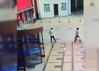 (VIDEO) Al no poder pagar tratamiento contra el cáncer, paciente se lanza desde la ventana del hospital