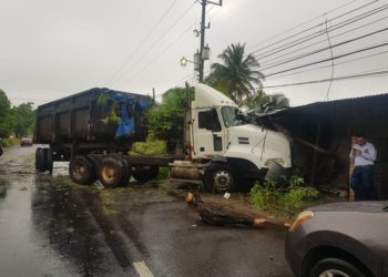 Mujer resulta lesionada en accidente de tránsito en Quezaltepeque, La Libertad