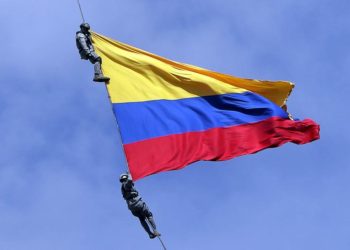 (Video) Mueren dos soldados al caer de un helicóptero en Colombia